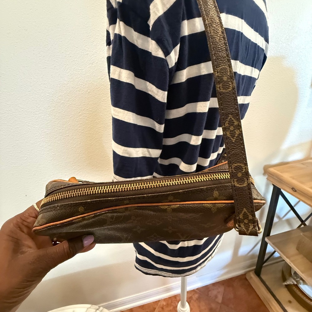 Louis Vuitton Monogram Pochette Marly Bandouliere - Picture 4 of 12